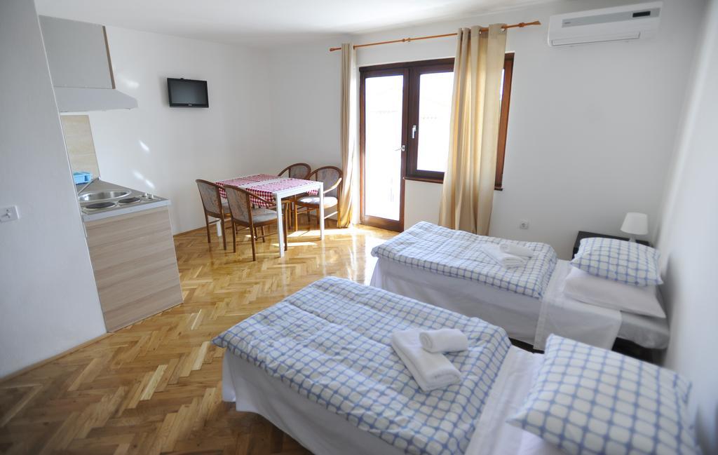 Apartments Deli Vrsi Rum bild