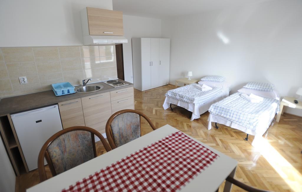 Apartments Deli Vrsi Rum bild
